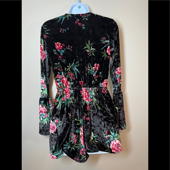 Sadie and Sage Floral Romper size Small - Picture 3 of 7